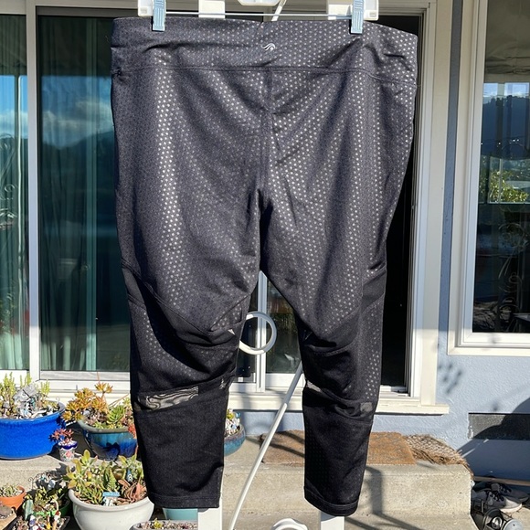 Black Ideology capri stretch leggings - Picture 2 of 4